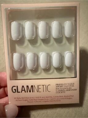 GLAMNETIC lilac gray Press-On Short Squoval Nails